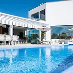 Villa Boa Vida - Piscina Aquecivel, Jacuzzi E Bbq Vila *